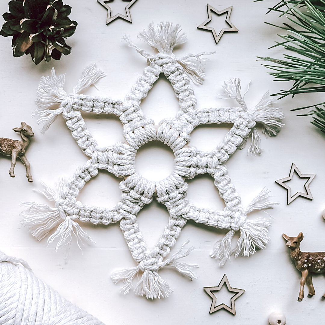 Makramee DIY Kit – Schneeflocke | Weihnachtsdeko zum Selbermachen