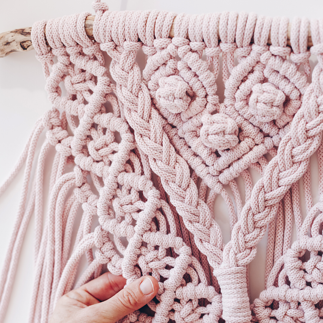 Makramee DIY Kit – Wandbehang mit Zöpfen & Rosetten | Material & Anleitung