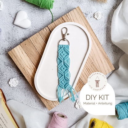 Makramee Schlüsselanhänger DIY Set – Anfänger Kit mit Garn & Karabiner – Bastelset mit Anleitung – Geschenkidee für Kreative